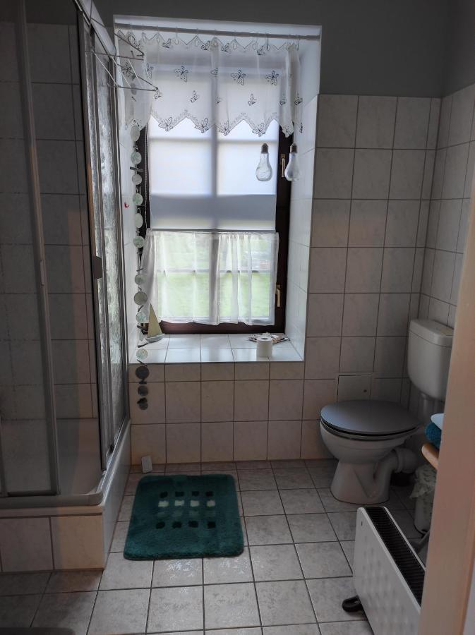Schoene Gemuetliche Ferienwohnung Am Saaleradweg Grosseutersdorf エクステリア 写真